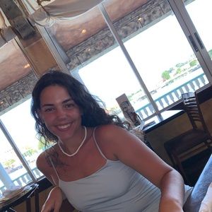 Meet your Posher, Chloe